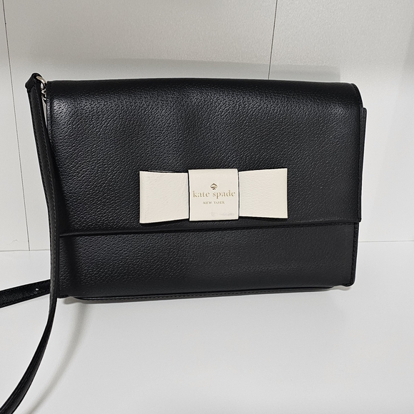 kate spade Handbags - Kate Spade Black and White Crossbody Bag